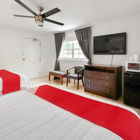 Oyo Hotel Coral Gables - Miami Airport Exterior photo