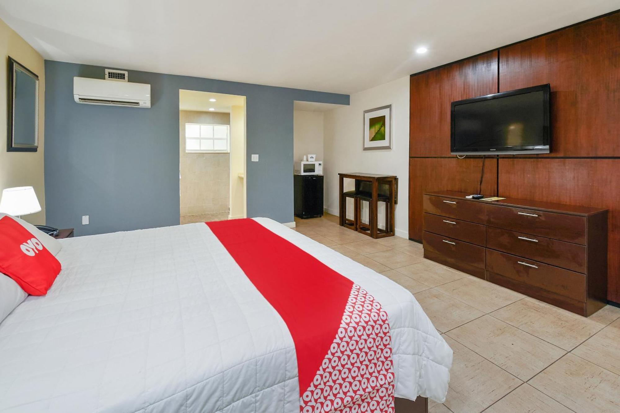 Oyo Hotel Coral Gables - Miami Airport Exterior photo