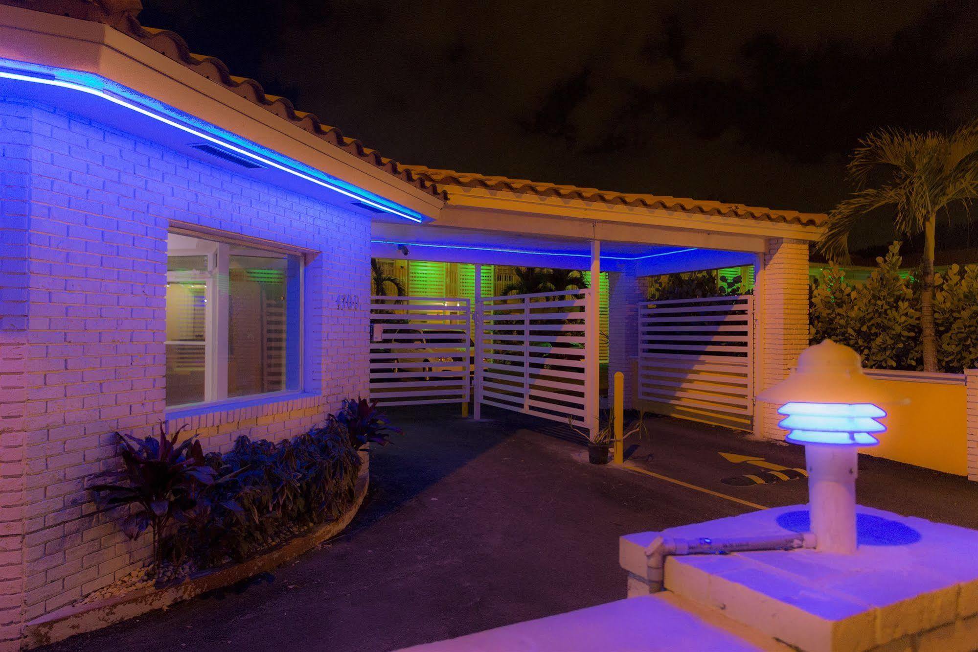 Oyo Hotel Coral Gables - Miami Airport Exterior photo